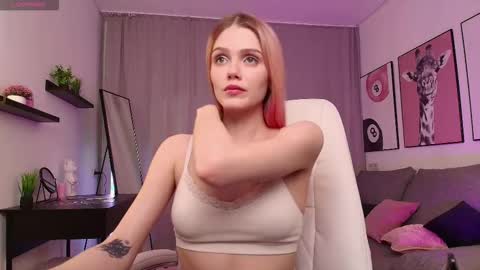 Snapshot of gretchen_mol chatting on 11-19-25, 07:41 gretchen_mol online show from 11-19-25, 07:41