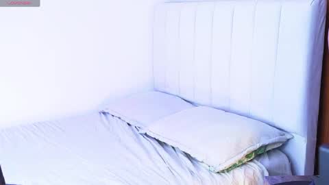 Snapshot of gretta_lane chatting on 05-11-26, 03:18 Jenny online show from 05-11-26, 03:18