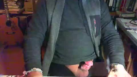 Snapshot of greyhounddog chatting on 11-29-25, 05:27 greyhounddog online show from 11-29-25, 05:27