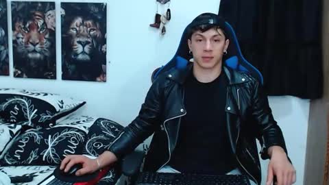 Snapshot of griego01 chatting on 03-03-25, 02:36 griego01 online show from 03-03-25, 02:36