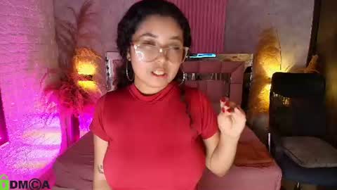 Snapshot of griselle_rousse chatting on 06-25-26, 12:21 online show from 06-25-26, 12:21