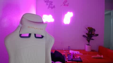 daphne online show from 03-09-25, 02:29