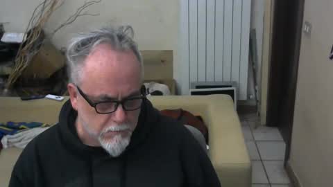 Snapshot of grz65 chatting on 02-08-26, 01:25 GRIZZLY65 online show from 02-08-26, 01:25