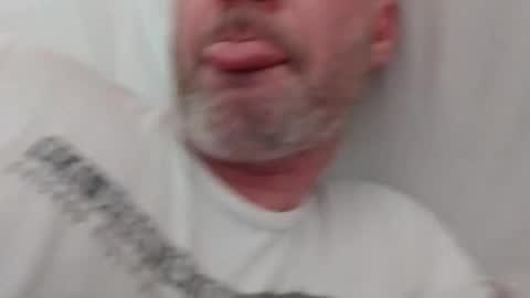 Snapshot of grzegorz34 chatting on 01-31-25, 08:01 Greg online show from 01-31-25, 08:01