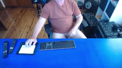 Snapshot of guesswhatigot2 chatting on 01-12-25, 06:17 guesswhatigot2 online show from 01-12-25, 06:17