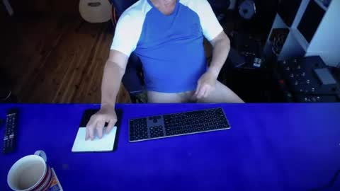 Snapshot of guesswhatigot2 chatting on 03-11-25, 06:32 guesswhatigot2 online show from 03-11-25, 06:32