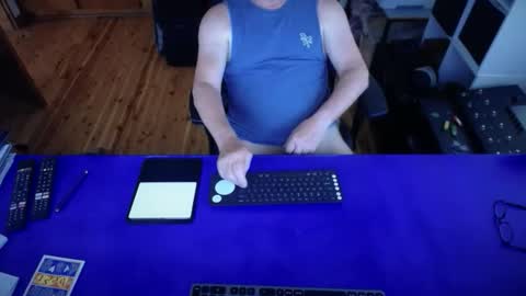 Snapshot of guesswhatigot2 chatting on 10-11-25, 04:12 guesswhatigot2 online show from 10-11-25, 04:12