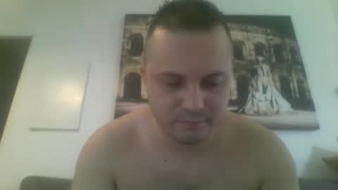 Snapshot of guigui12520 chatting on 02-14-26, 01:30 guigui12520 online show from 02-14-26, 01:30