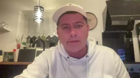 guil0 online show from 10-23-25, 10:41