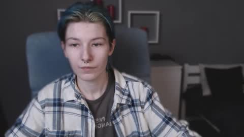 Snapshot of guitarandangell chatting on 10-25-25, 03:36 guitarandangell online show from 10-25-25, 03:36