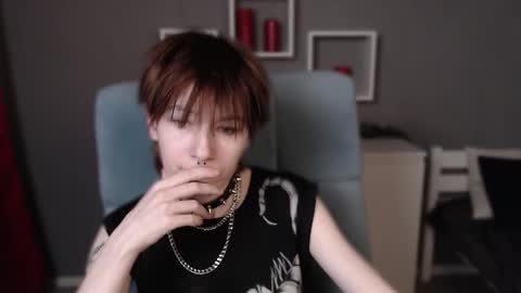 Snapshot of guitarandangell chatting on 11-12-25, 04:46 guitarandangell online show from 11-12-25, 04:46