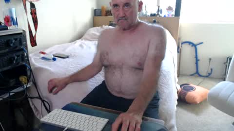 Snapshot of guitarsexgod2 chatting on 07-05-26, 01:45 guitarsexgod2 online show from 07-05-26, 01:45