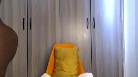 Snapshot of gulpess chatting on 06-17-26, 11:34 Miss Incredible online show from 06-17-26, 11:34