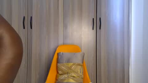 Snapshot of gulpess chatting on 07-19-26, 11:14 Miss Incredible online show from 07-19-26, 11:14