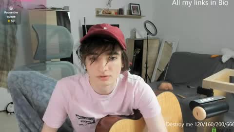 Snapshot of guntermeiner chatting on 05-22-26, 08:14 Gunter online show from 05-22-26, 08:14