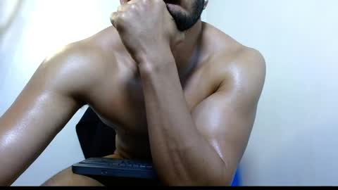 Snapshot of gurushake chatting on 04-21-26, 07:06 holl latino online show from 04-21-26, 07:06