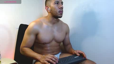 Snapshot of gurushake chatting on 07-04-26, 11:22 holl latino online show from 07-04-26, 11:22