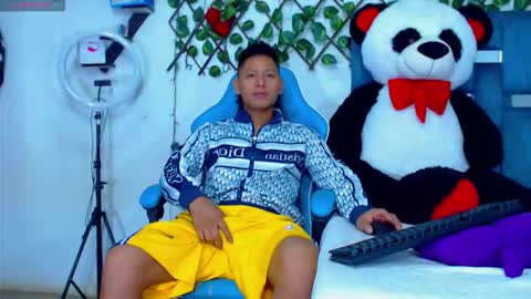 Snapshot of gurxxxt chatting on 01-18-26, 02:21 Hakim online show from 01-18-26, 02:21