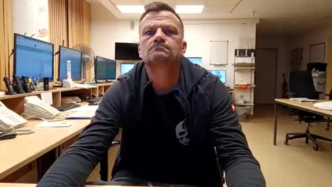 Snapshot of guschidick chatting on 09-26-25, 11:42 guschidick online show from 09-26-25, 11:42