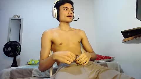 Snapshot of guts1_ chatting on 11-13-25, 11:25 Guts online show from 11-13-25, 11:25