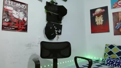 Snapshot of guts_x chatting on 02-21-25, 05:09 Guts online show from 02-21-25, 05:09