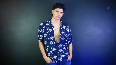 Snapshot of guts_x chatting on 11-06-25, 07:04 Guts online show from 11-06-25, 07:04