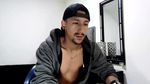 Snapshot of guykarim chatting on 12-12-24, 03:32 karim online show from 12-12-24, 03:32