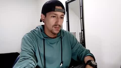 Snapshot of guykarim chatting on 12-29-24, 09:17 karim online show from 12-29-24, 09:17