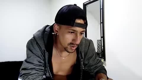 Snapshot of guykarim chatting on 01-12-25, 07:21 karim online show from 01-12-25, 07:21