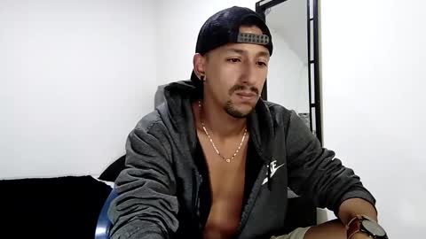 Snapshot of guykarim chatting on 01-13-25, 03:34 karim online show from 01-13-25, 03:34