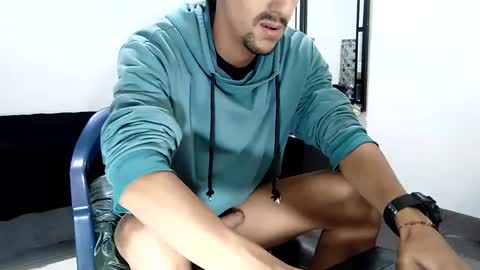 Snapshot of guykarim chatting on 01-15-25, 06:12 karim online show from 01-15-25, 06:12