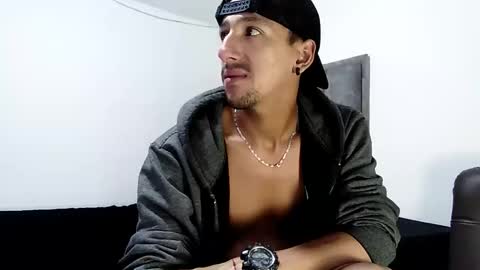 Snapshot of guykarim chatting on 02-20-25, 06:06 karim online show from 02-20-25, 06:06