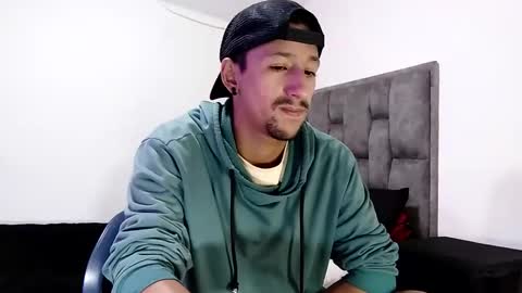 Snapshot of guykarim chatting on 02-24-25, 11:10 karim online show from 02-24-25, 11:10