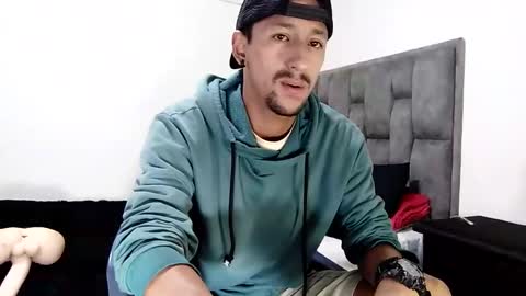 Snapshot of guykarim chatting on 02-26-25, 12:36 karim online show from 02-26-25, 12:36