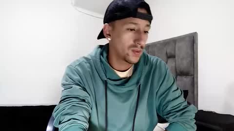 Snapshot of guykarim chatting on 03-01-25, 12:12 karim online show from 03-01-25, 12:12