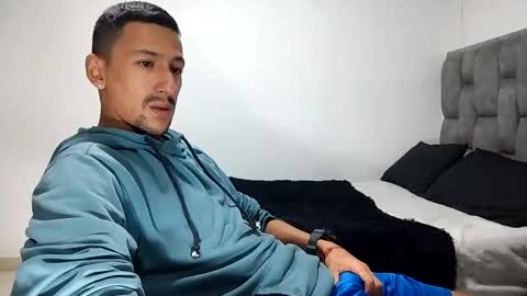 Snapshot of guykarim chatting on 03-05-25, 12:00 karim online show from 03-05-25, 12:00