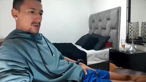 Snapshot of guykarim chatting on 03-09-25, 10:41 karim online show from 03-09-25, 10:41