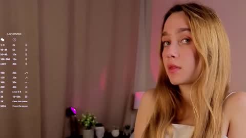 Snapshot of gwenbunn chatting on 09-09-25, 01:16 Julia online show from 09-09-25, 01:16