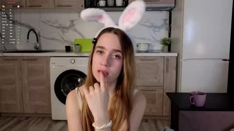 Snapshot of gwenbunn chatting on 11-29-25, 01:30 Julia online show from 11-29-25, 01:30