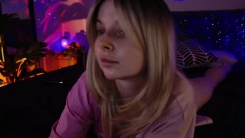 Snapshot of gwenhilton chatting on 01-08-25, 08:27 gwenhilton online show from 01-08-25, 08:27