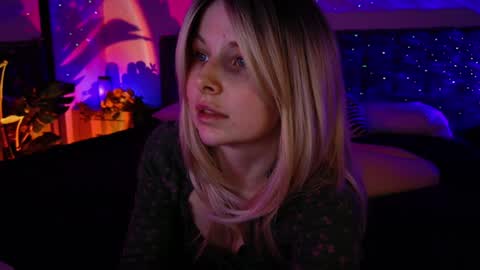 Snapshot of gwenhilton chatting on 01-22-25, 09:02 gwenhilton online show from 01-22-25, 09:02