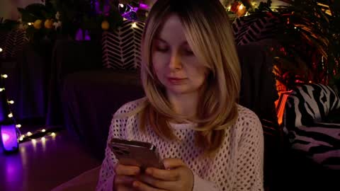 Snapshot of gwenhilton chatting on 02-04-25, 09:07 gwenhilton online show from 02-04-25, 09:07