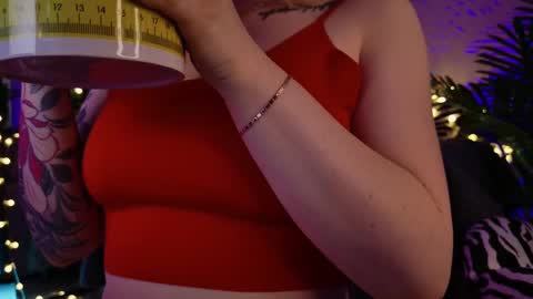 Snapshot of gwenhilton chatting on 02-18-25, 09:54 gwenhilton online show from 02-18-25, 09:54