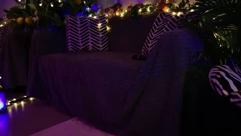 Snapshot of gwenhilton chatting on 02-23-25, 09:11 gwenhilton online show from 02-23-25, 09:11