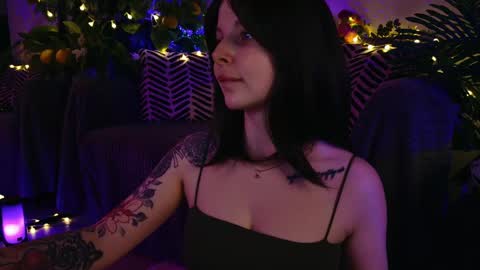 Snapshot of gwenhilton chatting on 02-26-25, 05:42 gwenhilton online show from 02-26-25, 05:42