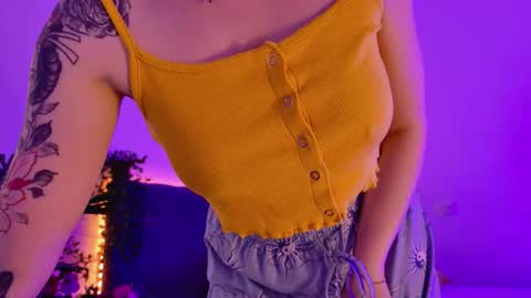 Snapshot of gwenhilton chatting on 10-03-25, 05:37 gwenhilton online show from 10-03-25, 05:37