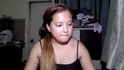 Snapshot of gwyneth2001 chatting on 05-31-26, 07:04 Im Gwyneth From Philippines pinkheart69 online show from 05-31-26, 07:04