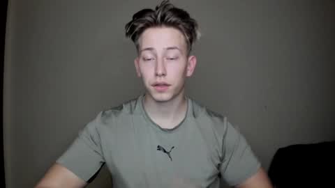 Snapshot of gym_alpha chatting on 01-11-25, 07:59 Oliver online show from 01-11-25, 07:59