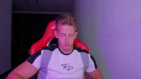 Snapshot of gym_alpha chatting on 11-07-25, 08:53 Oliver online show from 11-07-25, 08:53