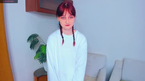 Kelly  Lilly online show from 10-11-25, 06:50